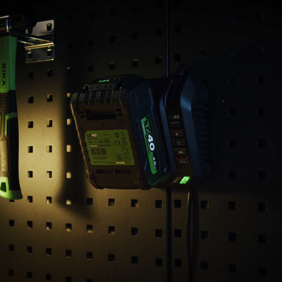 Rikä RK40 40V Single 2.0Ah Battery Fast Charger | 2.4A